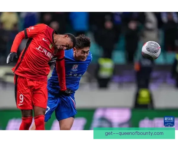 上海申花捧起足协杯与超级杯双冠荣耀 成就历史新篇章